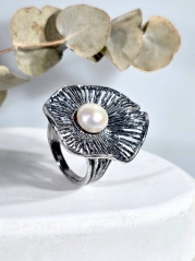 Серебряное кольцо Yaffo с жемчугом