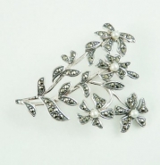 Серебряная брошь ALEXANDRE VASSILIEV с марказитами Swarovski и микрожемчугом