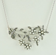 Серебряное колье ALEXANDRE VASSILIEV с микрожемчугом и марказитами Swarovski